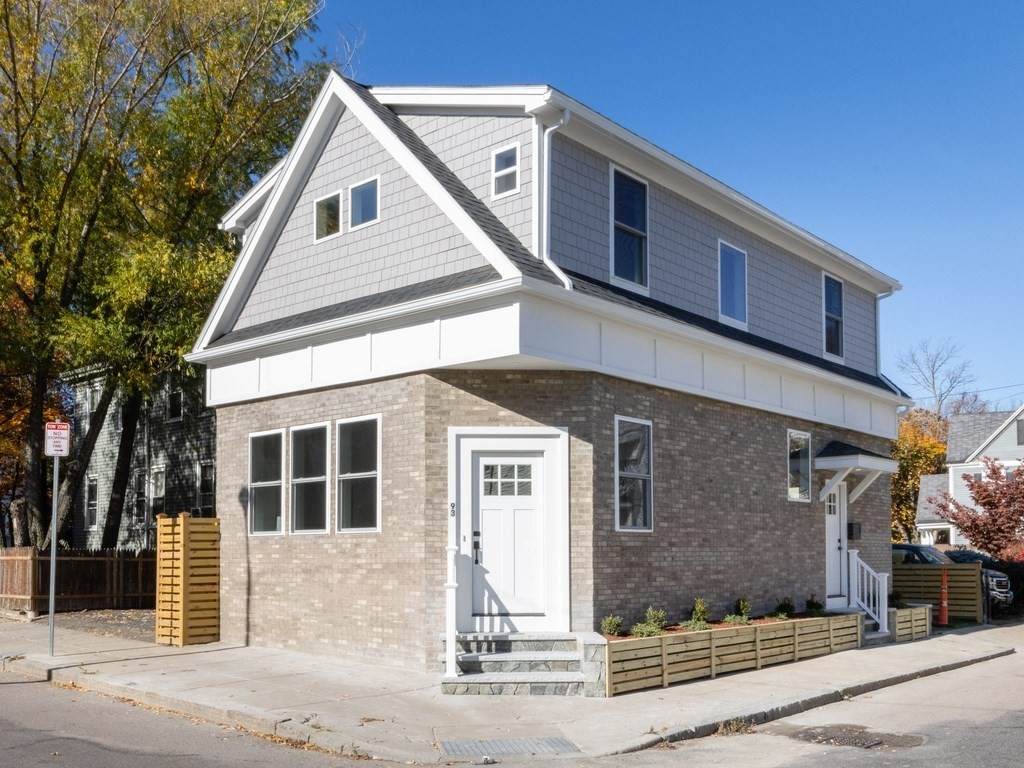 93 Barry St - Photo 1