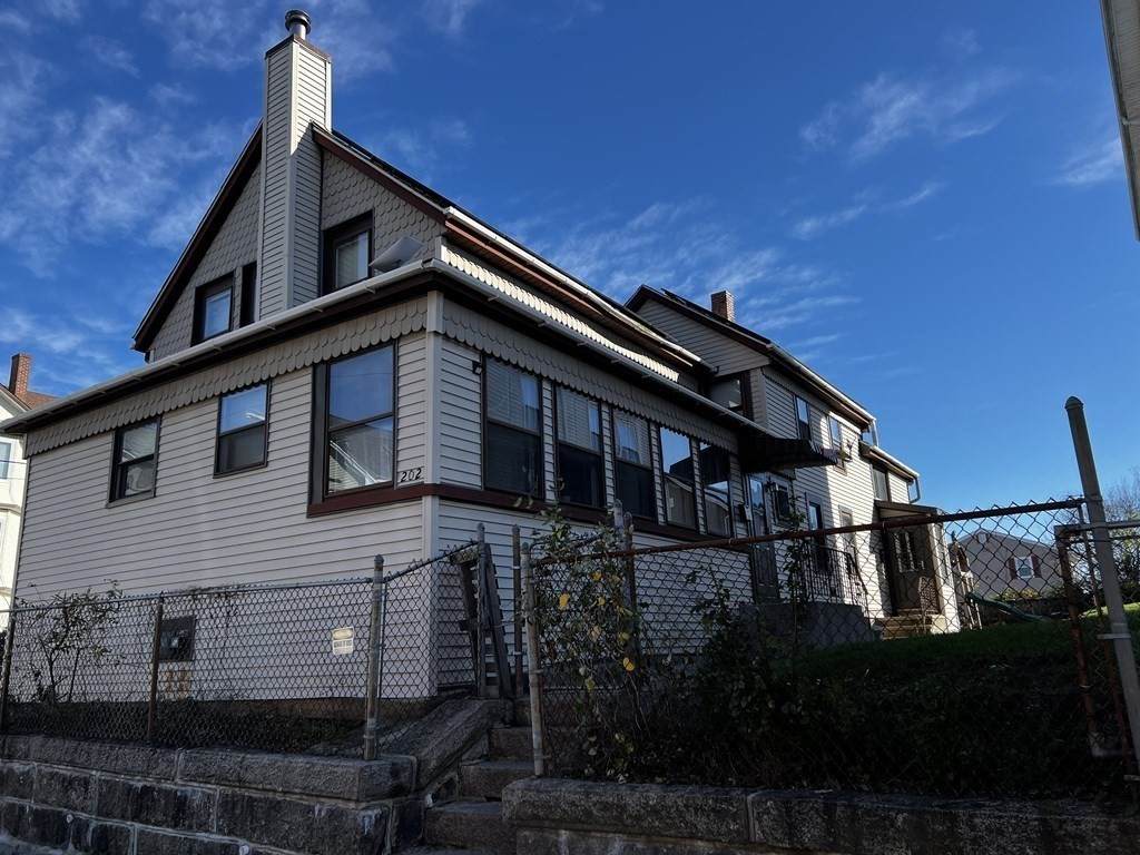 202 Barlow St - Photo 1