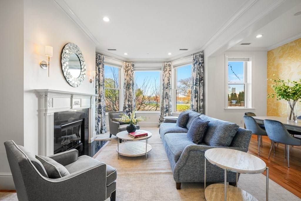 484 Beacon St - Photo 1