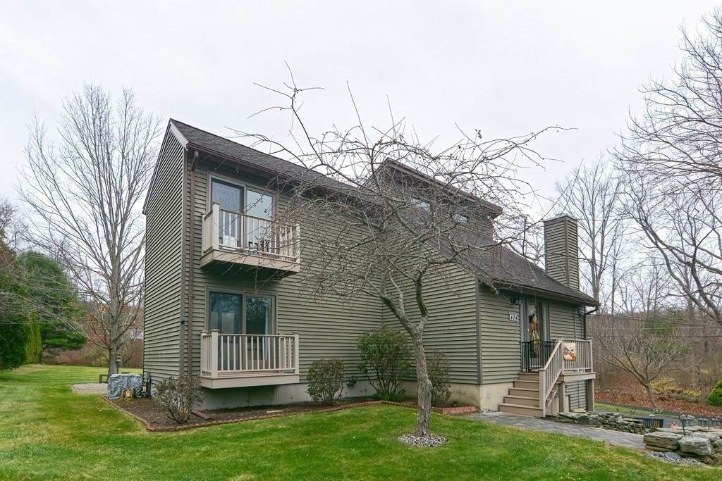 404 Pleasant St - Photo 1