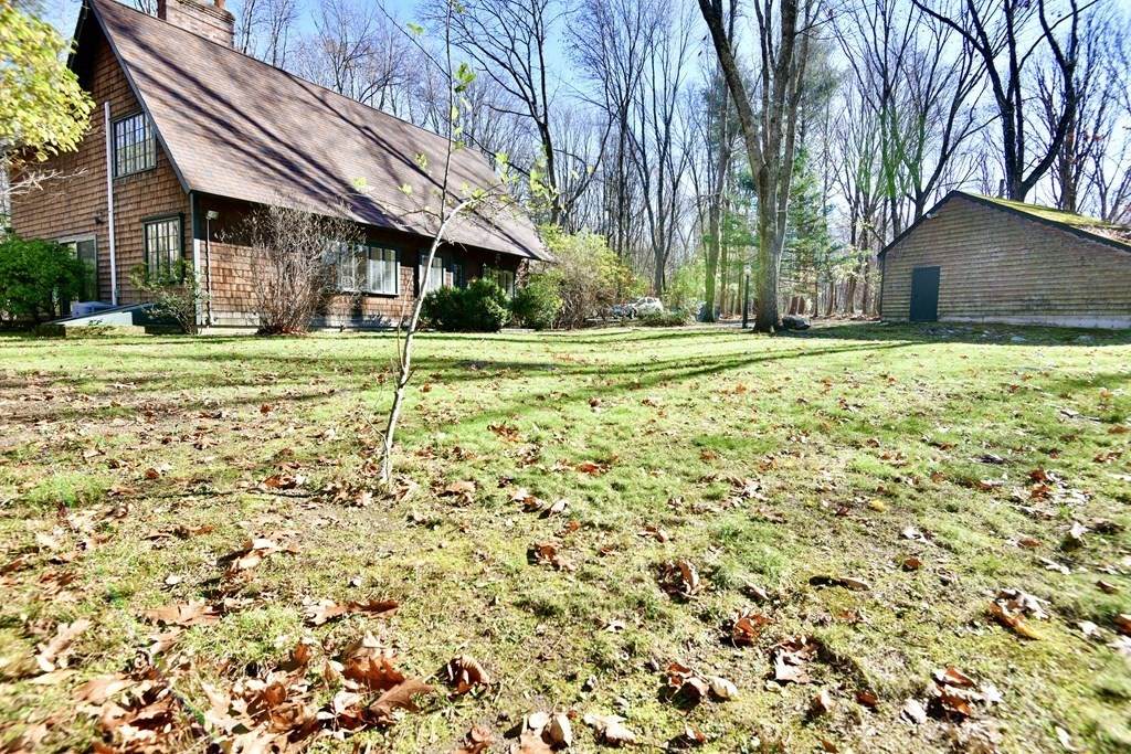 140 Hunting Ln - Photo 1