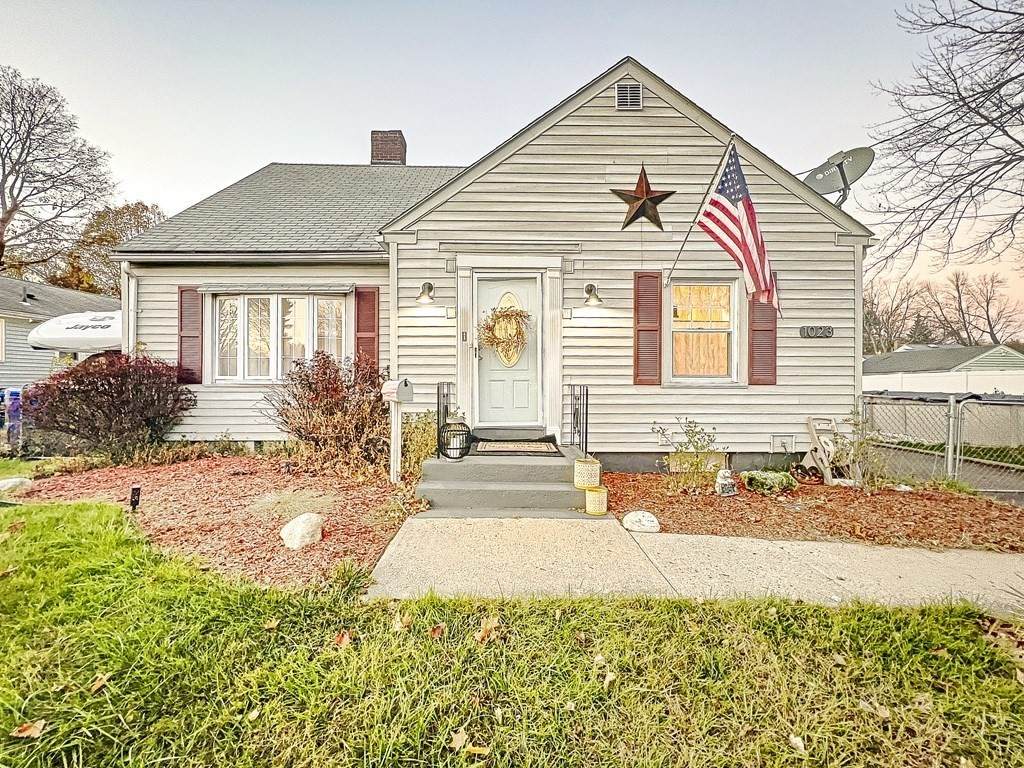 1023 Allen St - Photo 1