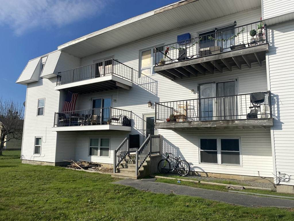 352 Vale St - Photo 1