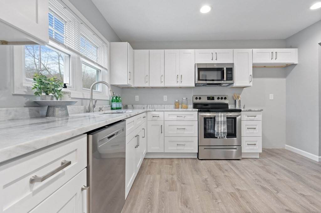 34 Boulderbrook Dr - Photo 1