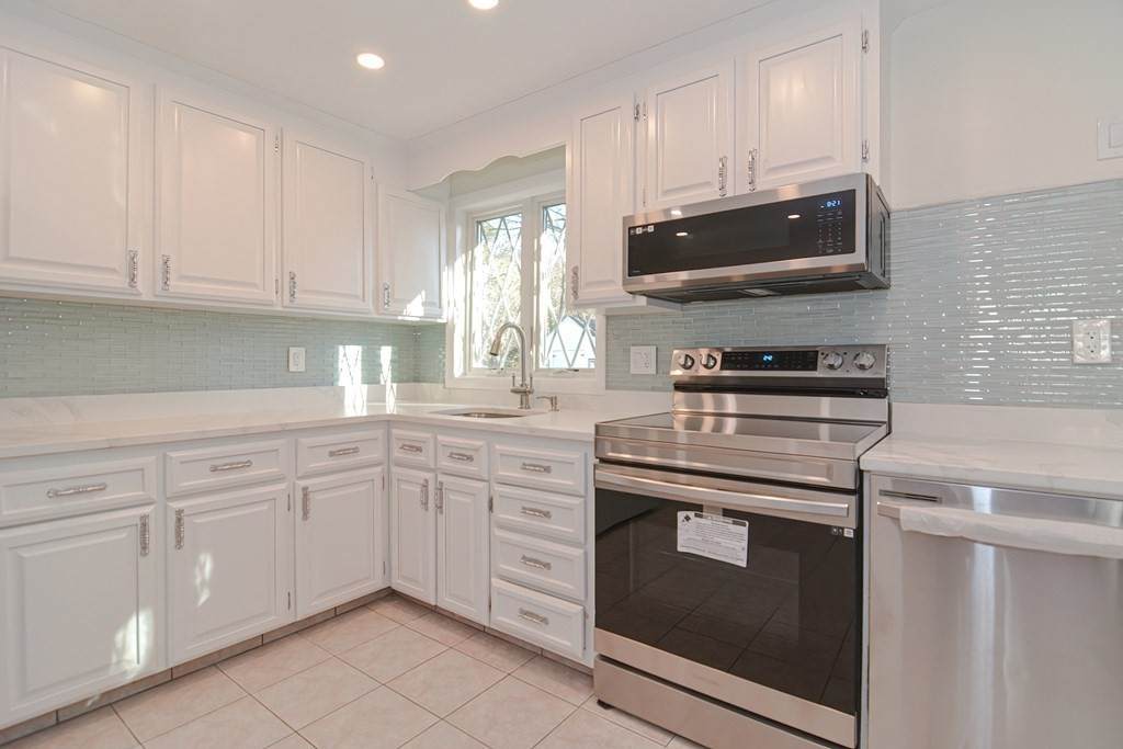 119 Carroll Ave - Photo 1