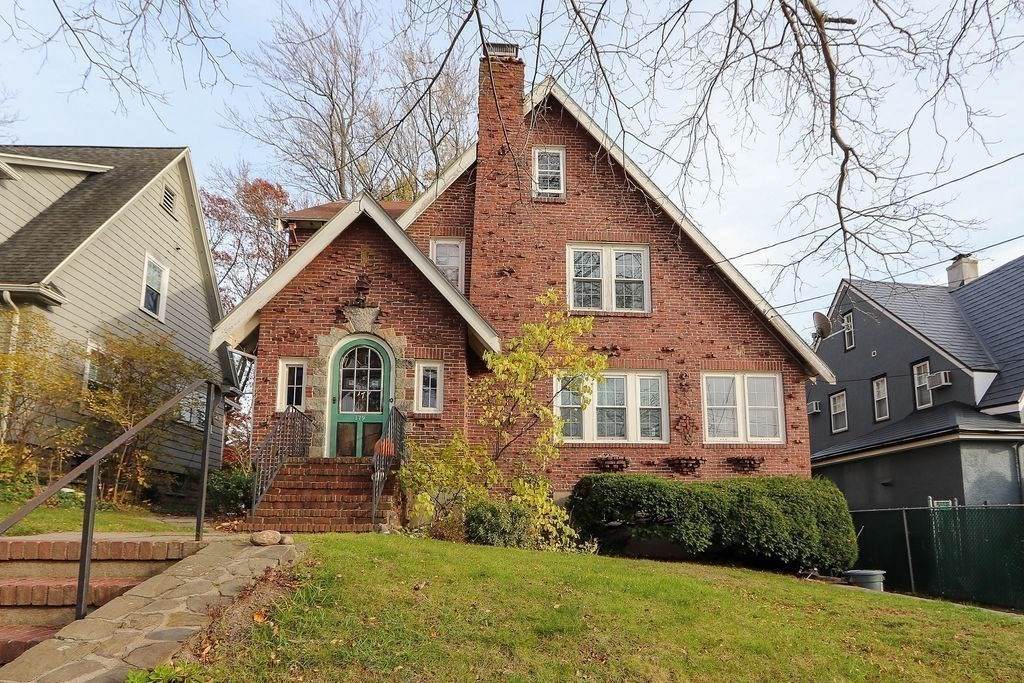 179 Common St - Photo 1