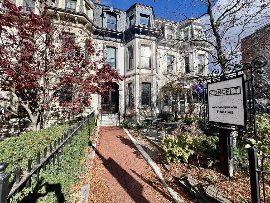 1607 Tremont St - Photo 1