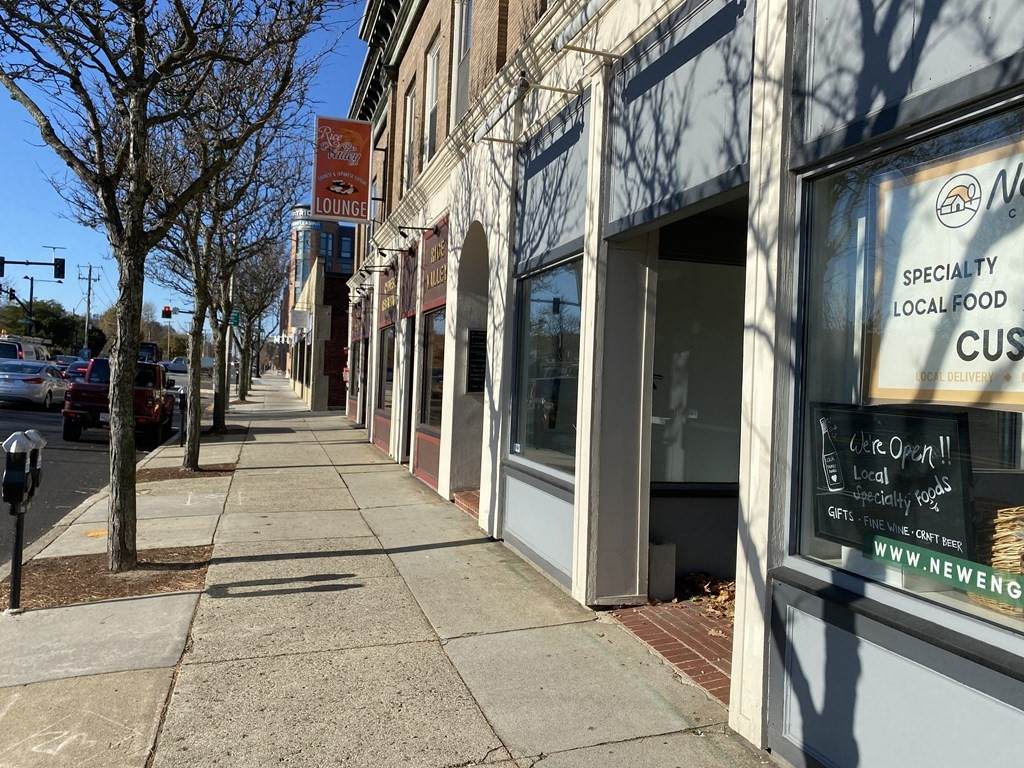 813 Washington St - Photo 1
