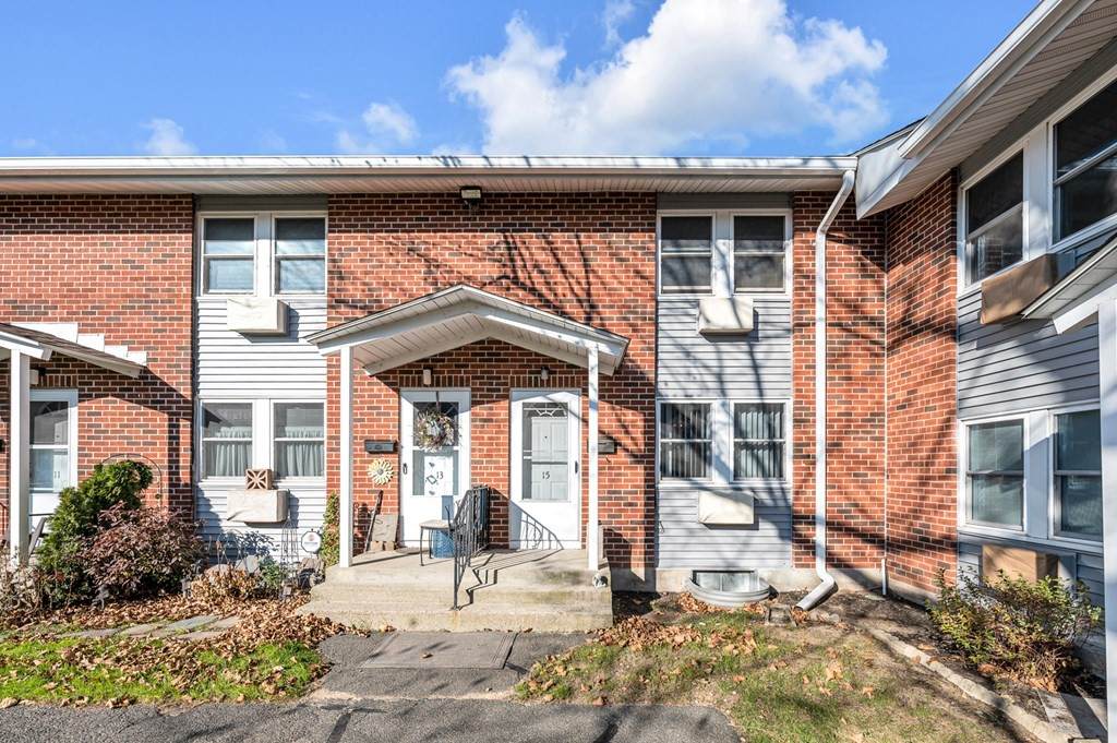 15 Manor Ct - Photo 1