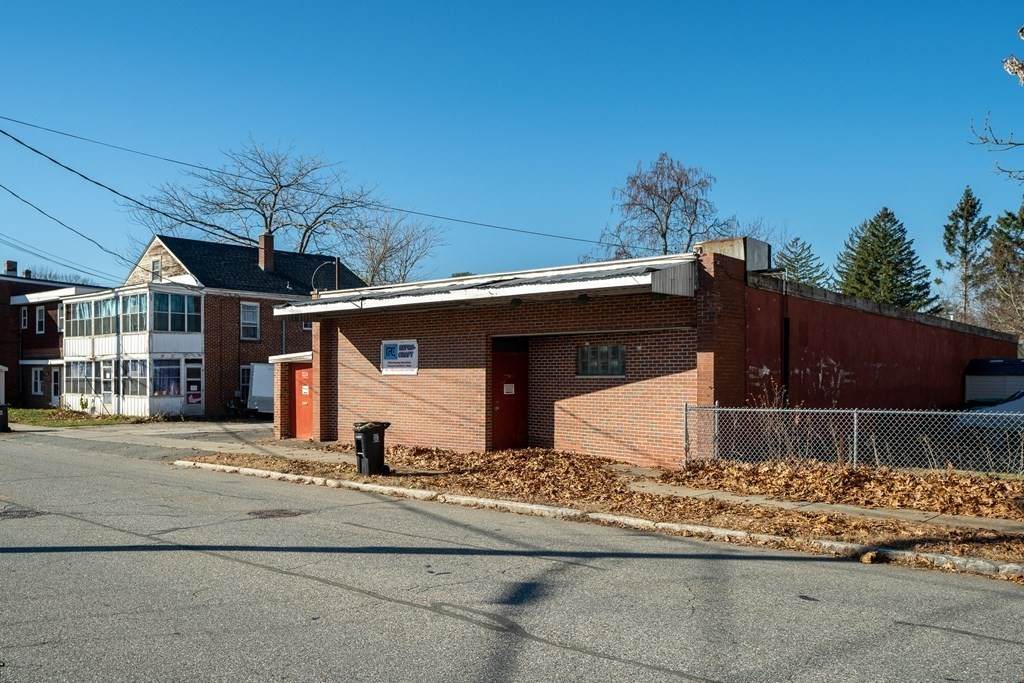 354 Montcalm St - Photo 1