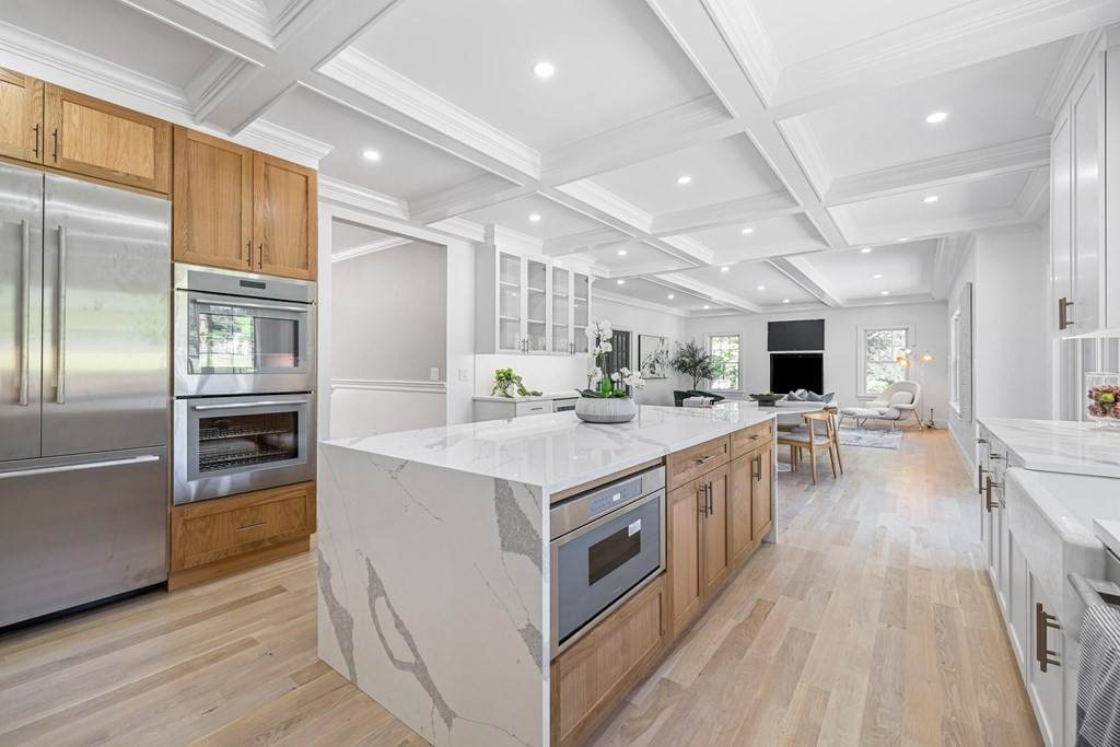 520 East Broadway - Photo 1