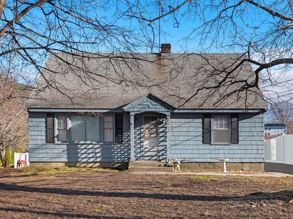 262 Millbury Ave - Photo 1
