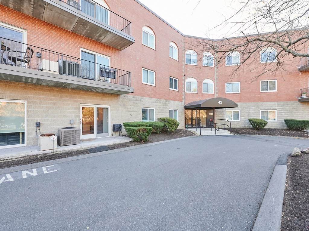 42 Loomis - Photo 1