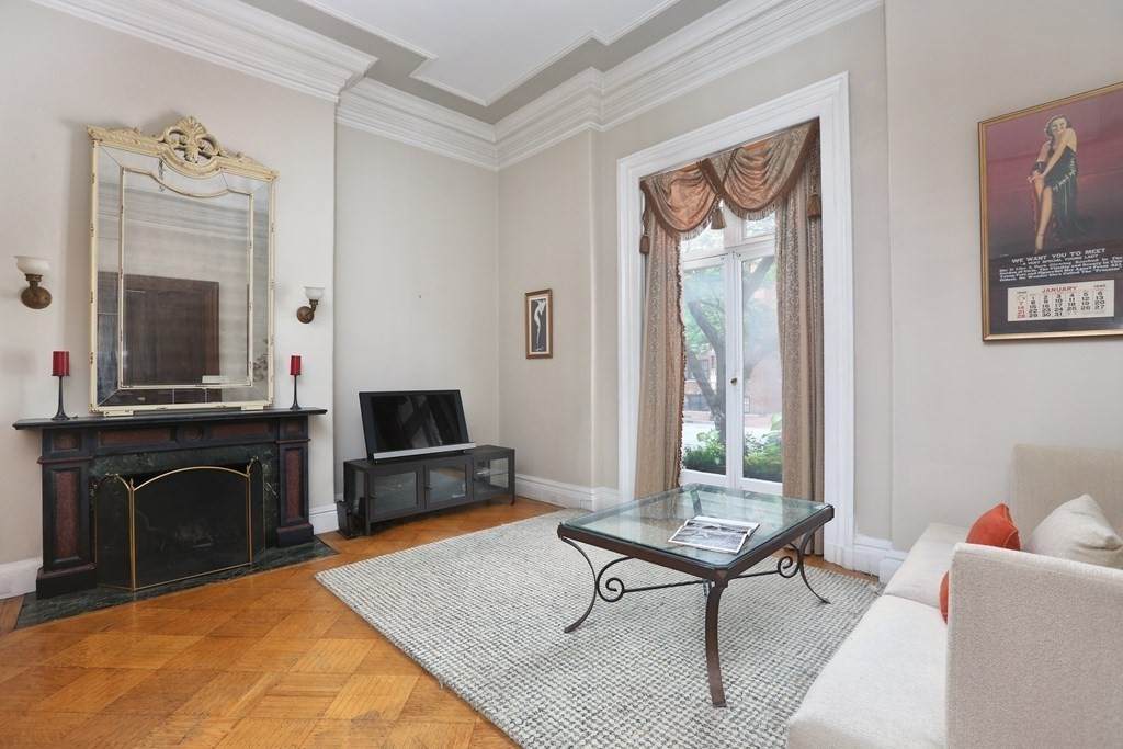 326 Dartmouth St. - Photo 1
