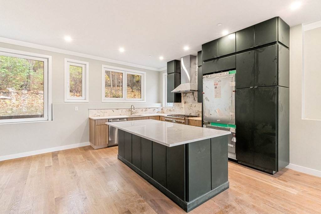 147 Grampian Way - Photo 1