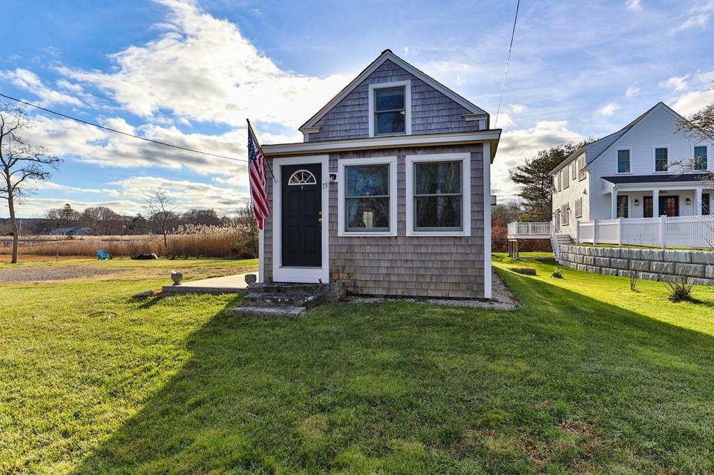 15 Dewey Ave - Photo 1