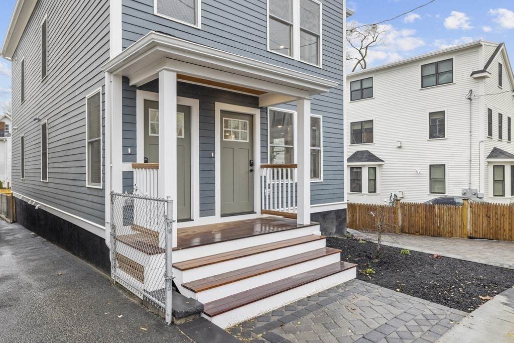62 Newton St - Photo 1