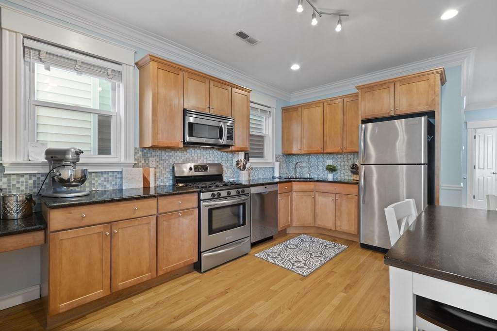 61 Story St - Photo 1
