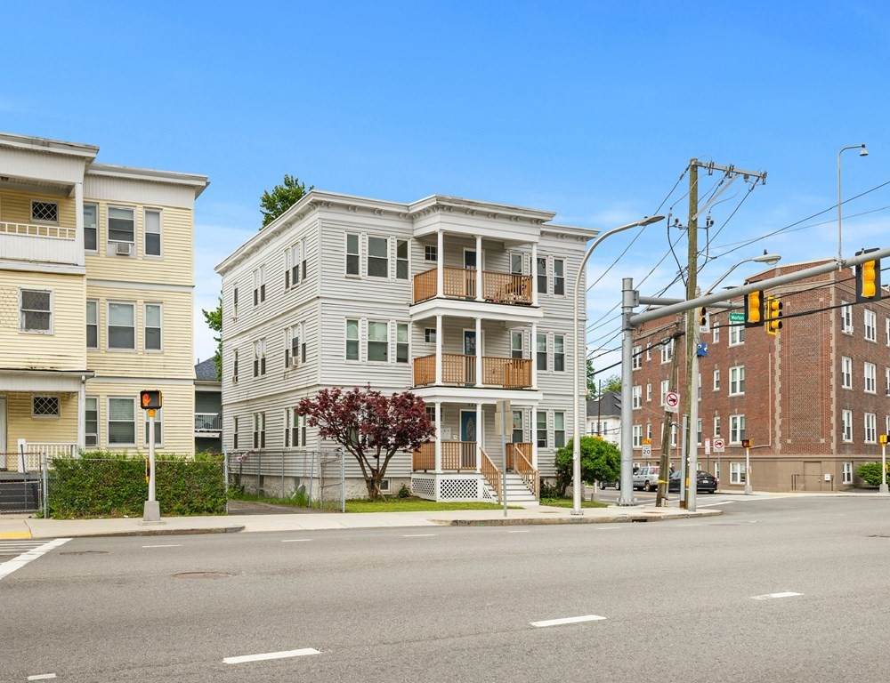 939 Morton St - Photo 1