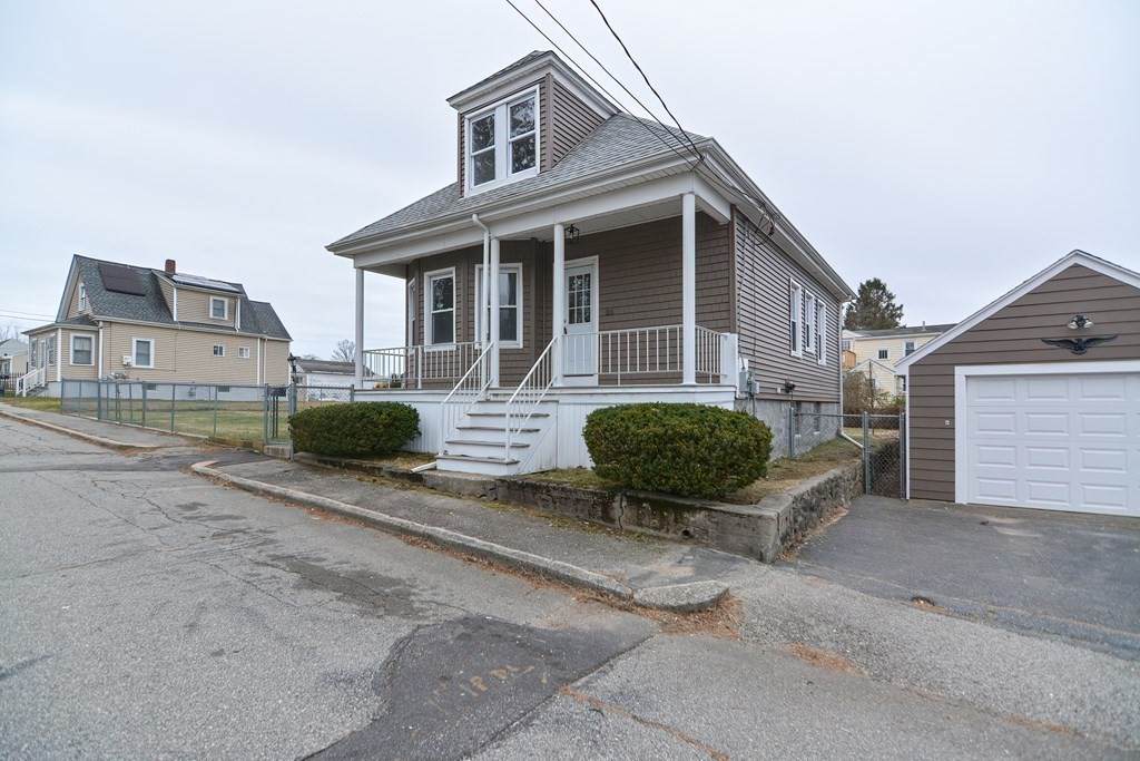 26 Arch St - Photo 1