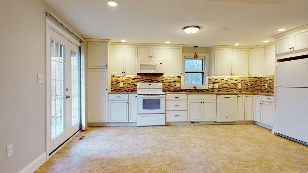414 Bay Rd - Photo 1