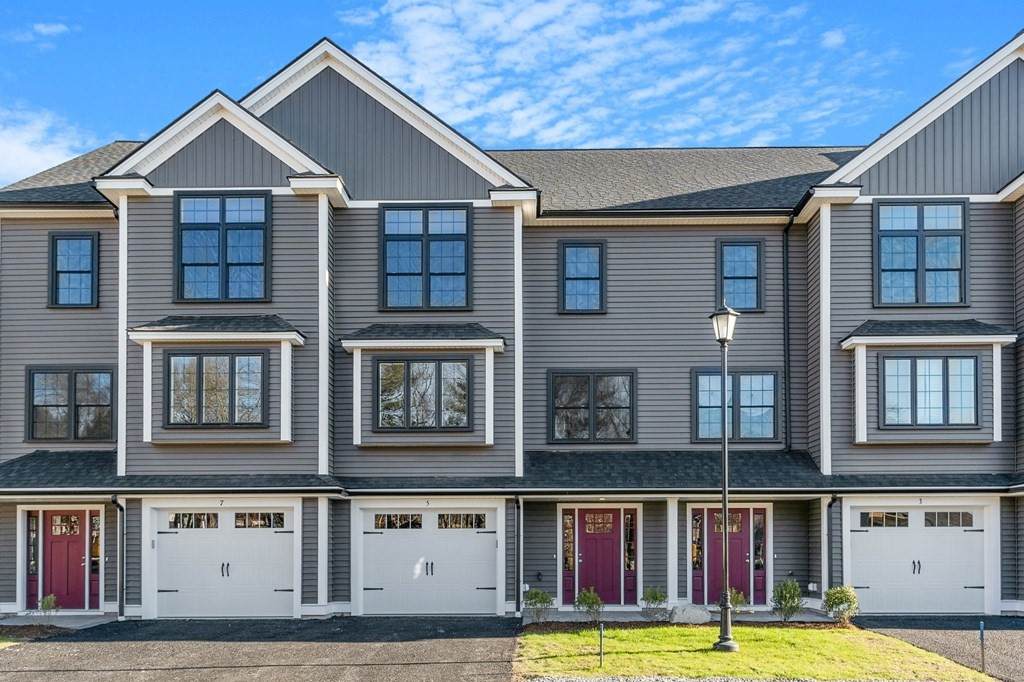 168 Lowell St - Photo 1