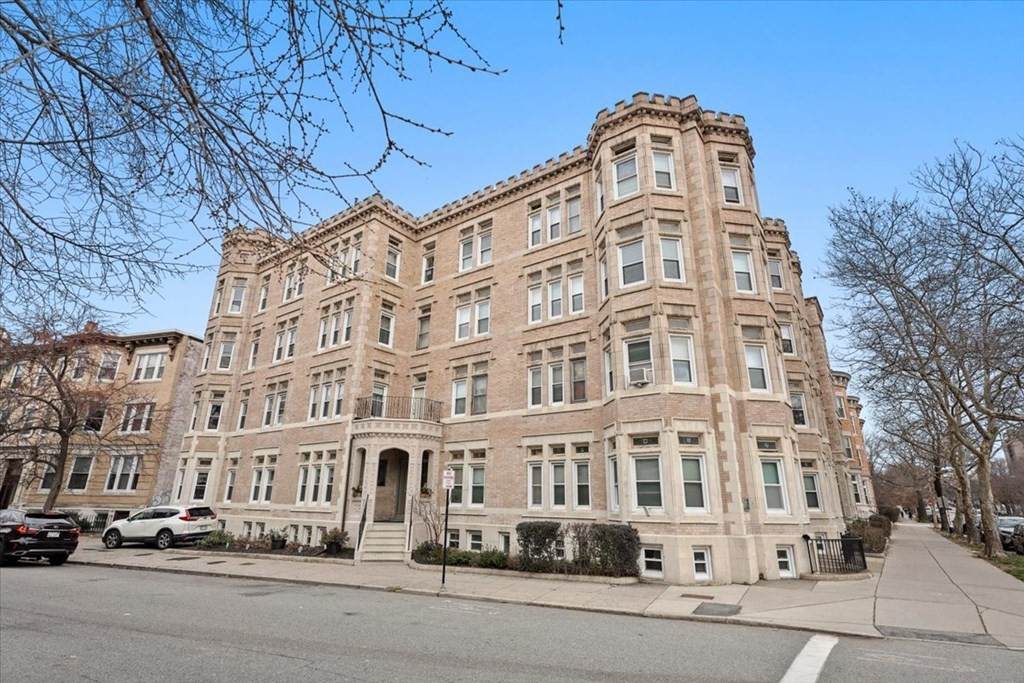 3 Englewood Avenue - Photo 1