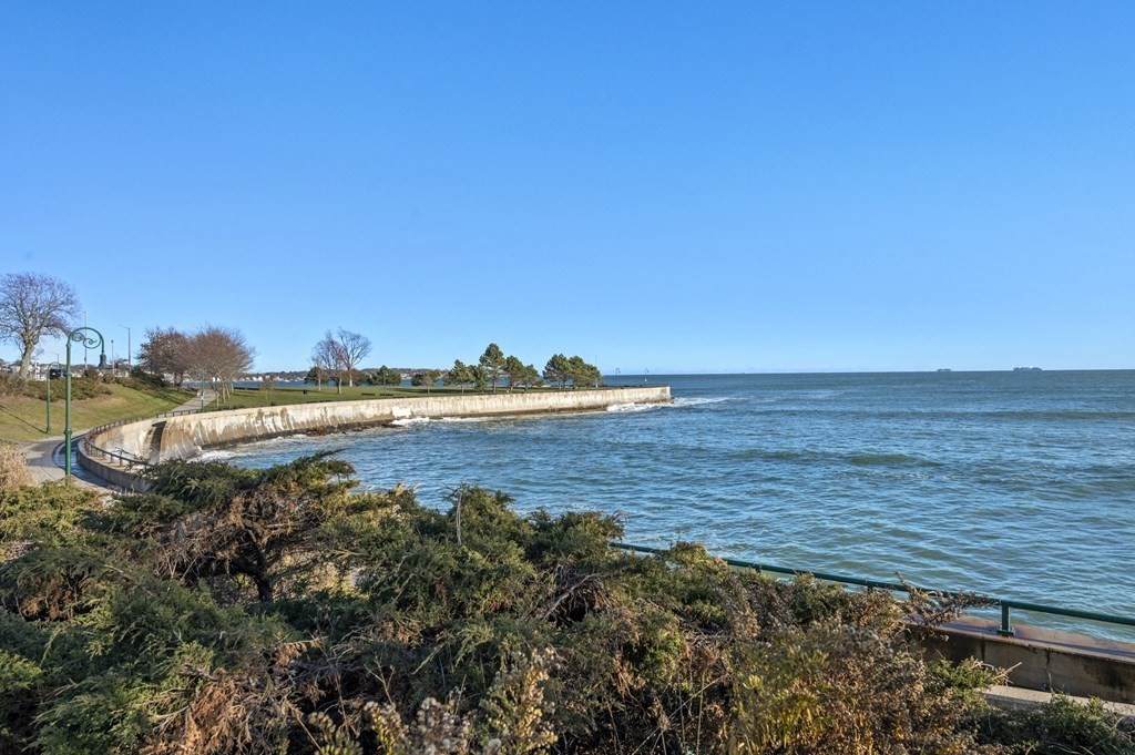 209 Lynn Shore Drive - Photo 1
