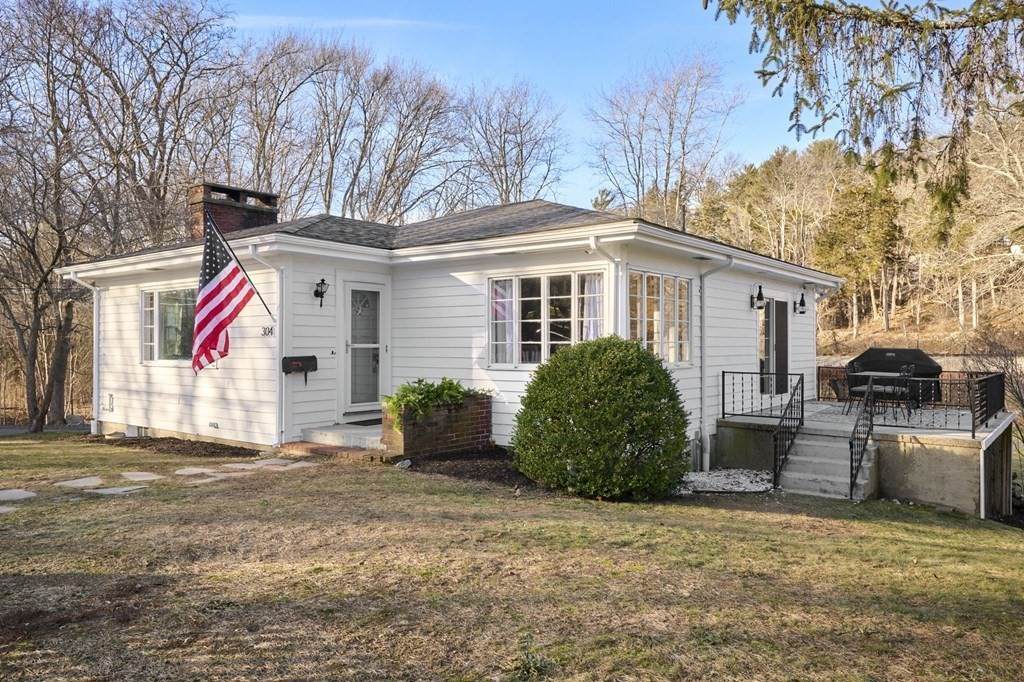 304 East St - Photo 1