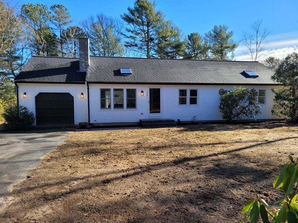 124 Mashpee Neck Rd - Photo 1