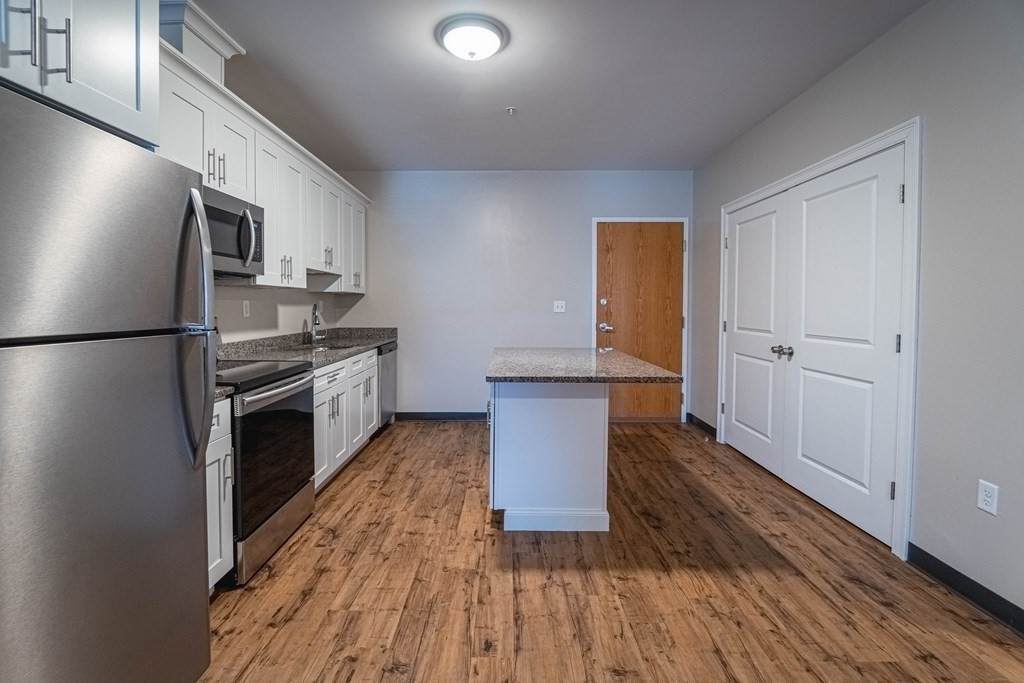 75 Commercial St - Photo 1