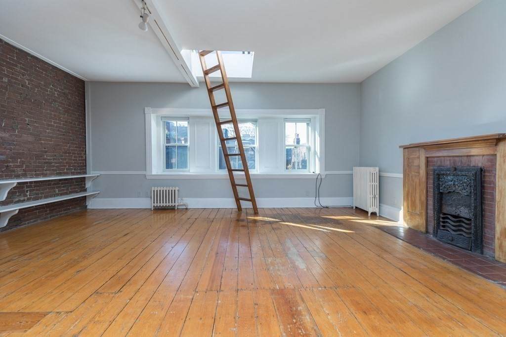 14 Hereford Street E - Photo 1