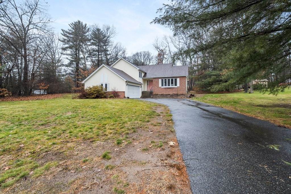 276 Colonial Dr - Photo 1