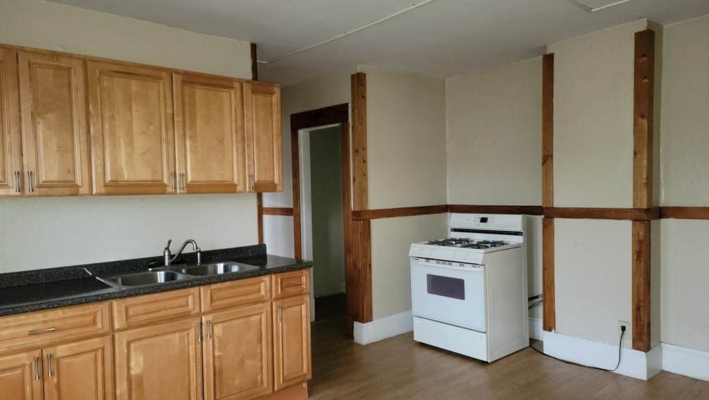 1196 Grattan Street - Photo 1