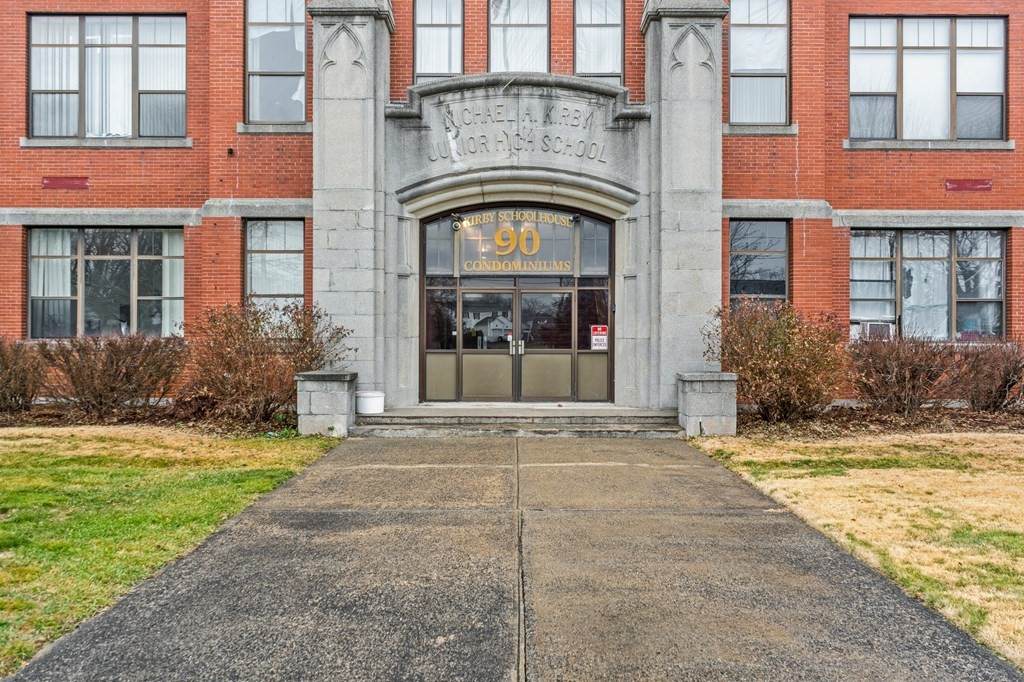 90 Mckinstry - Photo 1
