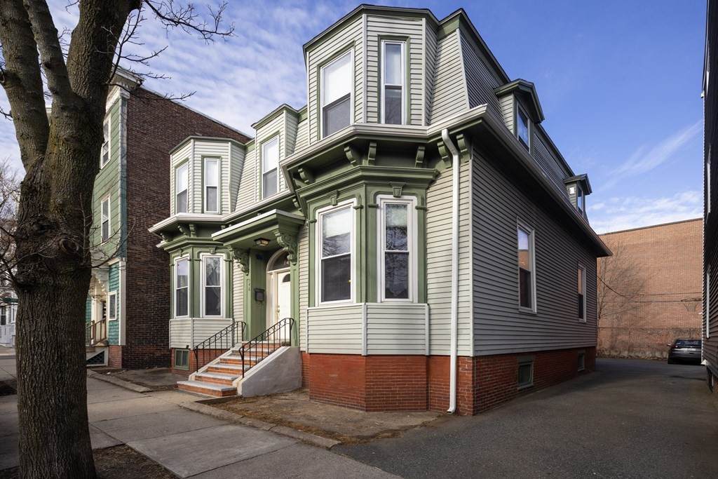 546 E 5th St - Photo 1