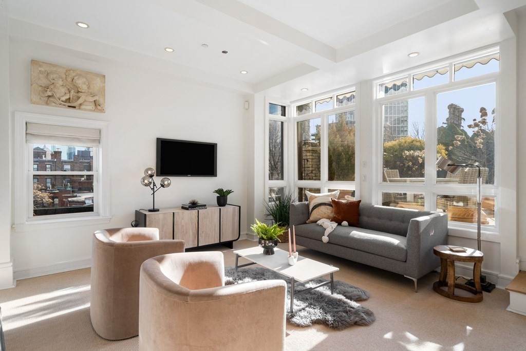 393 Commonwealth Ave - Photo 1