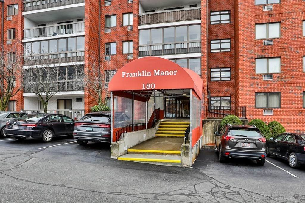 180 Green St - Photo 1