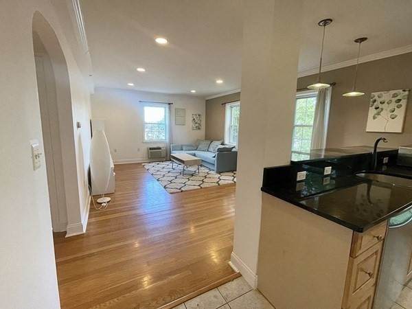 27-29 Commonwealth Ave - Photo 1