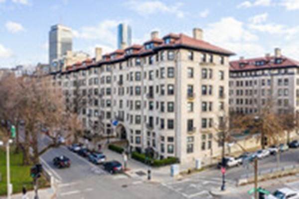 400 Commonwealth Ave - Photo 1