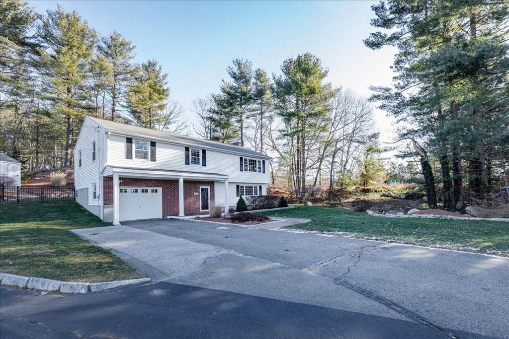 2 Maureen Dr - Photo 1