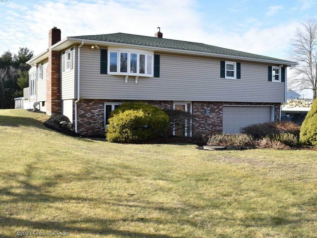 323 Gifford - Photo 1