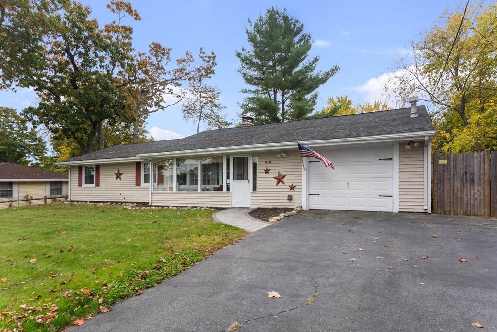 919 Court St - Photo 1