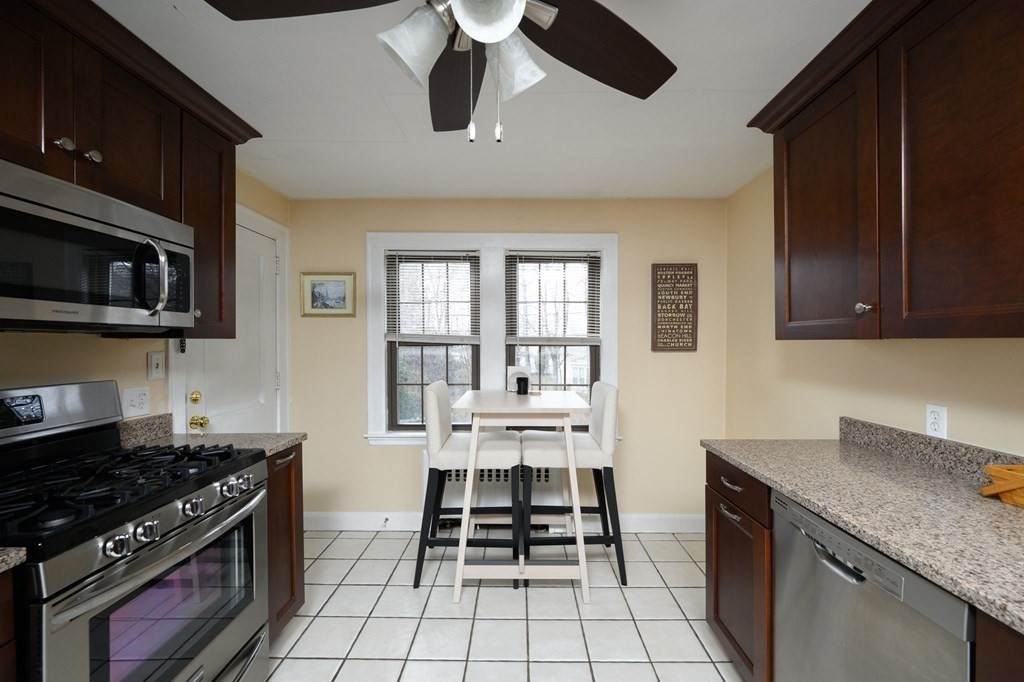 9 Common St - Photo 1