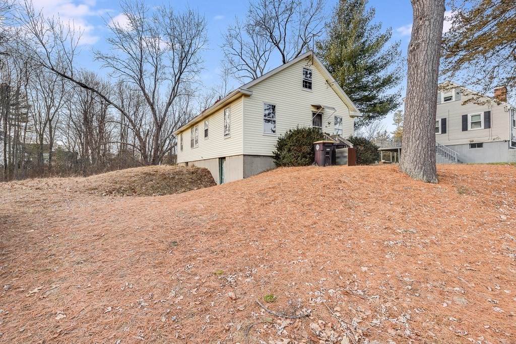 43 Sanderson Ave - Photo 1