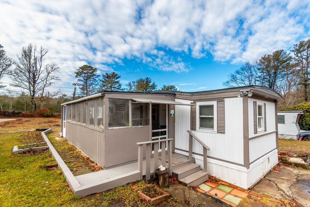 300 Nathan Ellis Highway - Photo 1