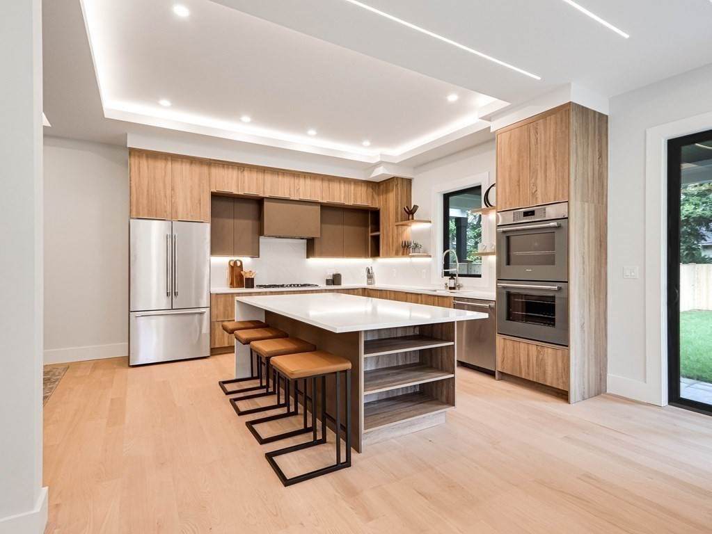 69 Lincoln St - Photo 1