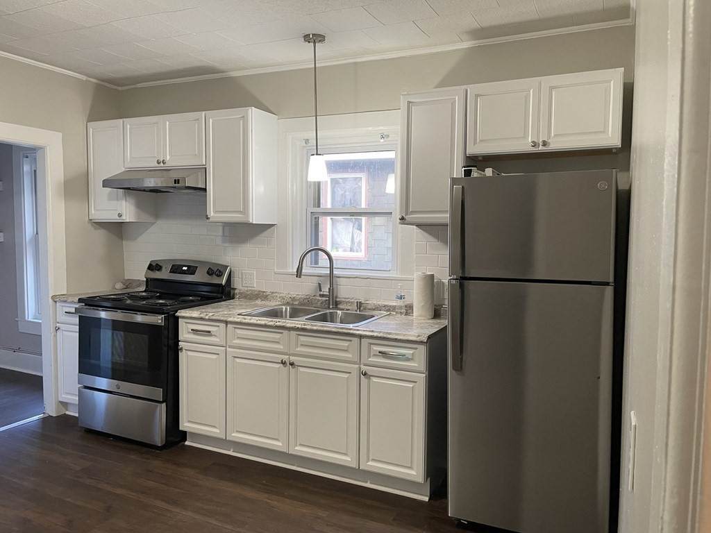 850 Dwight St - Photo 1