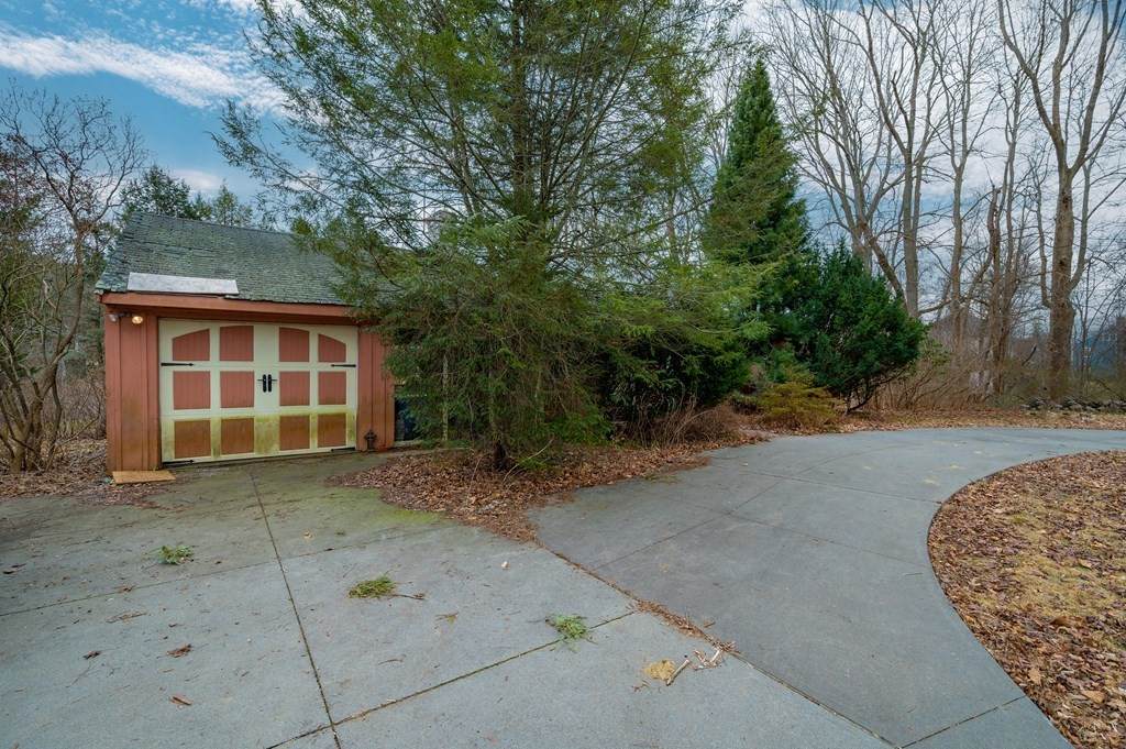 335 South St - Photo 1