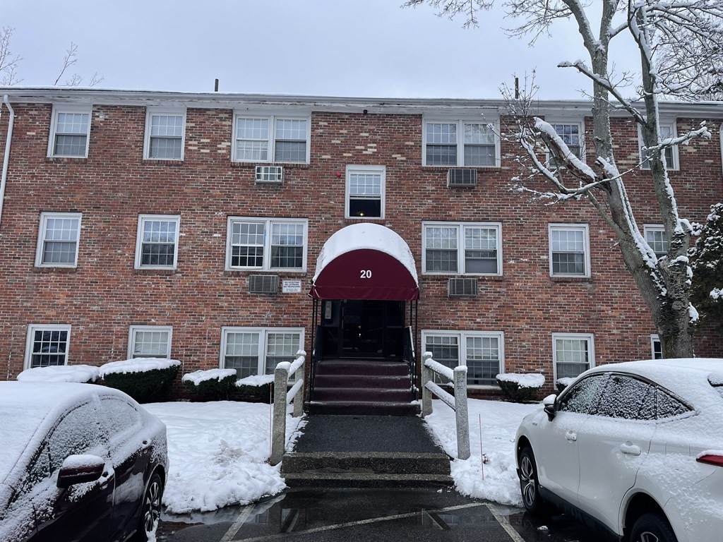 20 Danbury Dr - Photo 1
